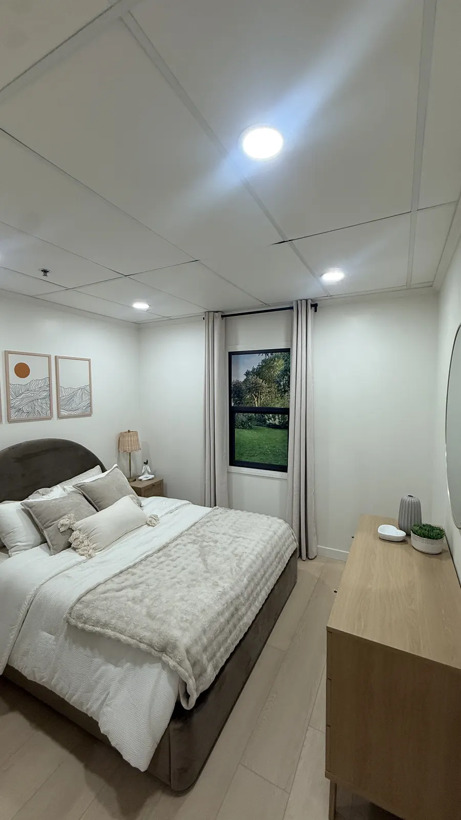 Model Unit — Frame 01