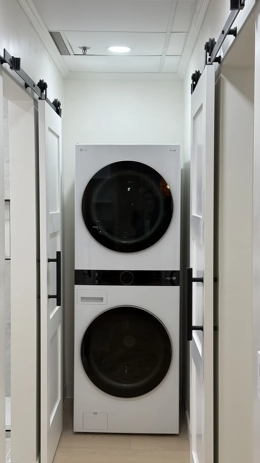 Model Unit — Frame 03