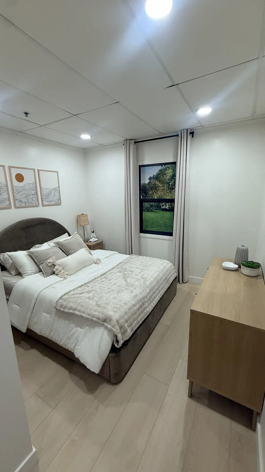 Model Unit — Frame 05